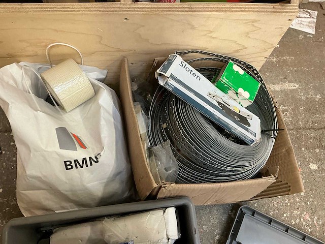 Partij schroeven en hang-en sluitwerk - afbeelding 9 van  10