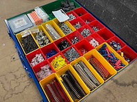 Partij schroeven en klemmen in metalen assortimentskist - afbeelding 2 van  4