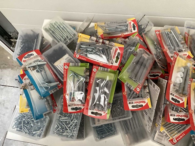 Partij schroeven volle krat montage materiaal. - afbeelding 6 van  7