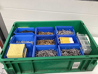 Partij schroeven volle krat montage materiaal. - afbeelding 3 van  3