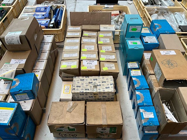 Partij schroeven - afbeelding 1 van  4