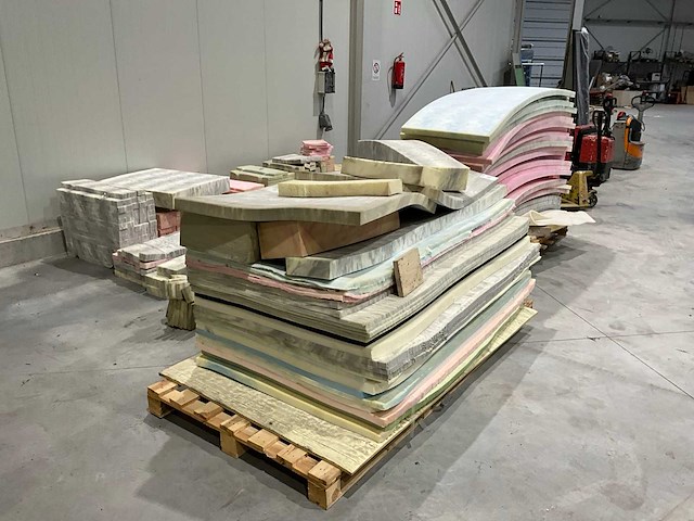 Partij schuim voorraad - afbeelding 1 van  4