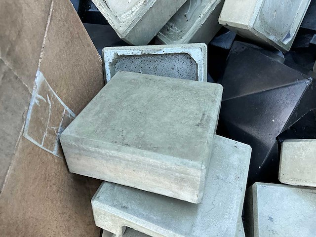 Partij schutting betonpetjes - afbeelding 4 van  5