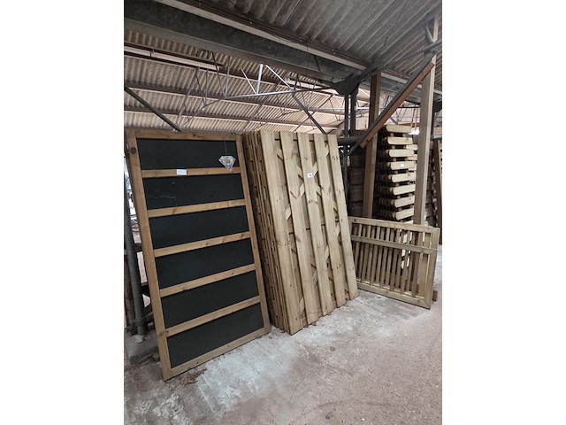 Partij schuttingpanelen o.a. hillhout - afbeelding 1 van  7