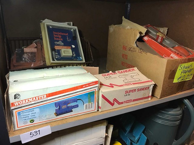 Partij schuurmachine’s-en papier - afbeelding 1 van  5