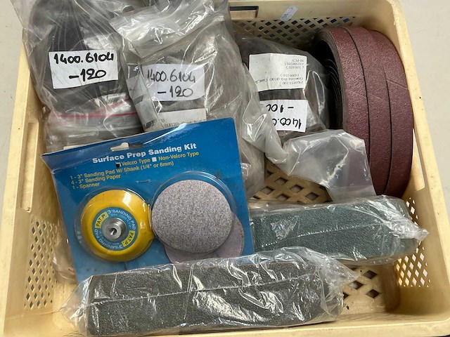 Partij schuurmiddelen - afbeelding 2 van  4