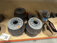 Partij schuurpads en slijpschijven - afbeelding 2 van  7