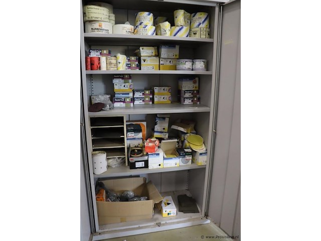 Partij schuurpapier en schuurschijven - afbeelding 1 van  10