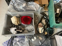 Partij scooter accessoires en onderdelen - afbeelding 2 van  4