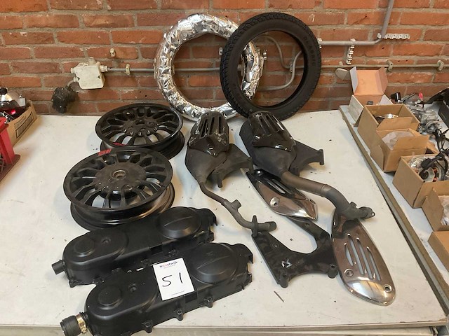 Partij scooter onderdelen - afbeelding 1 van  4