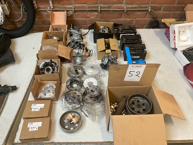 Partij scooter onderdelen - afbeelding 1 van  5