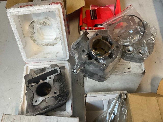 Partij scooter onderdelen - afbeelding 2 van  3