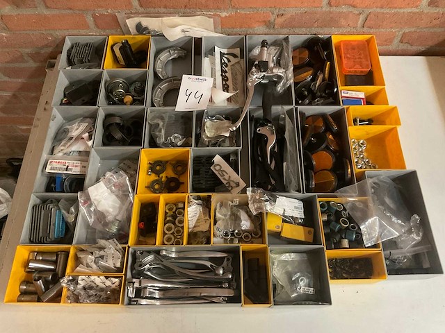 Partij scooteronderdelen - afbeelding 1 van  5