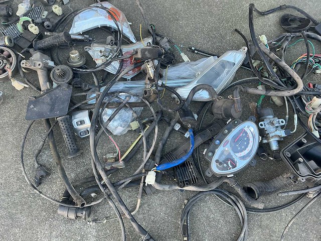 Partij scooteronderdelen - afbeelding 5 van  32