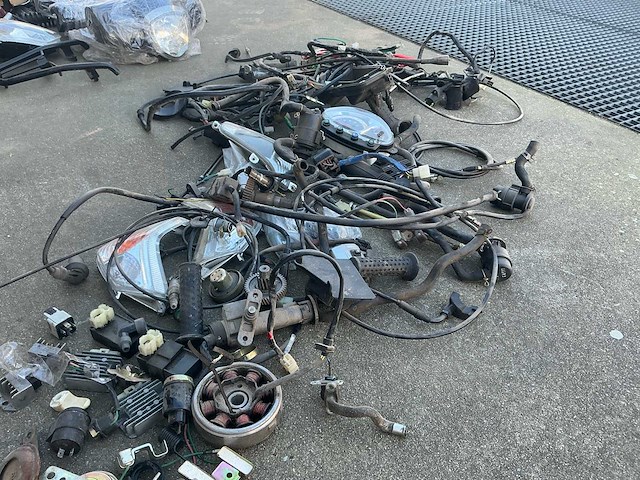 Partij scooteronderdelen - afbeelding 8 van  32