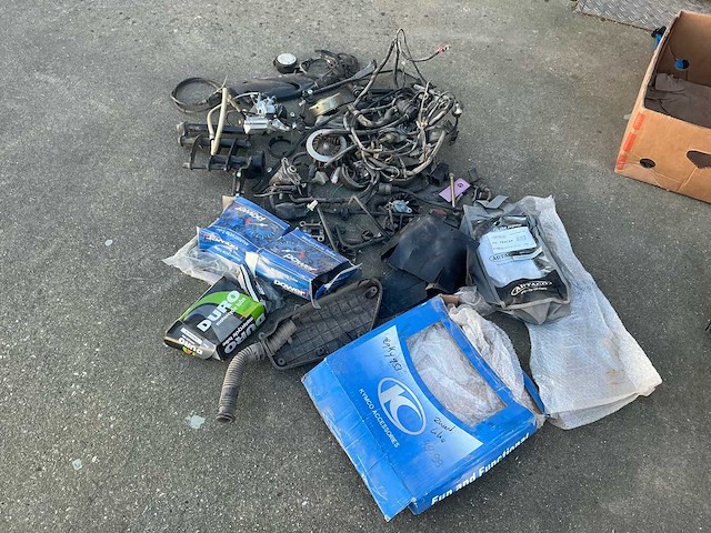 Partij scooteronderdelen - afbeelding 16 van  32