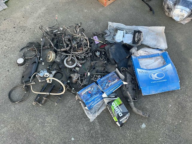 Partij scooteronderdelen - afbeelding 17 van  32