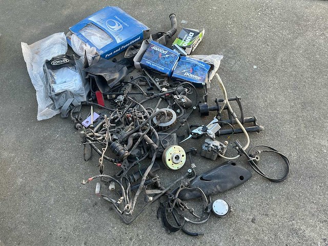 Partij scooteronderdelen - afbeelding 19 van  32