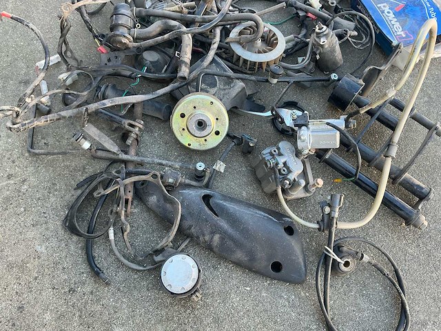 Partij scooteronderdelen - afbeelding 21 van  32