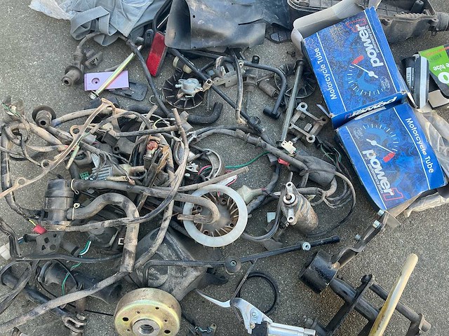 Partij scooteronderdelen - afbeelding 22 van  32