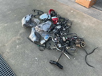 Partij scooteronderdelen - afbeelding 23 van  32