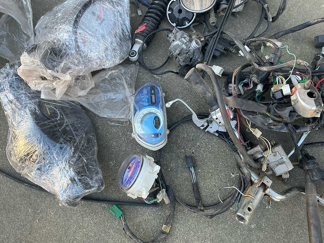 Partij scooteronderdelen - afbeelding 29 van  32