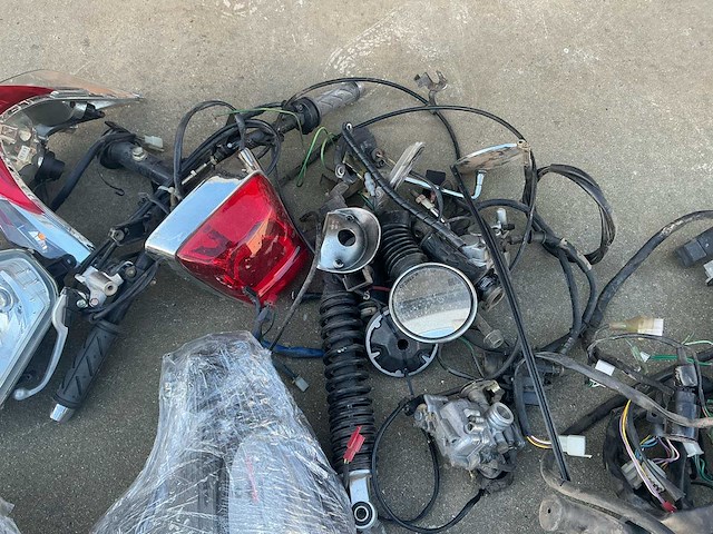 Partij scooteronderdelen - afbeelding 30 van  32