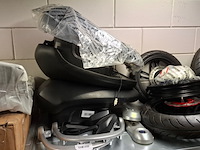 Partij scootmobiel en scooter onderdelen in ca. 4 meter stelling, o.a. sweetrich, volty, e-rex - afbeelding 40 van  101