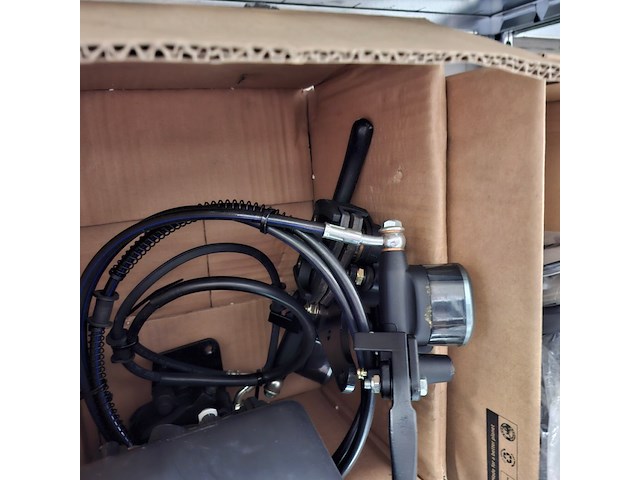 Partij scootmobiel en scooter onderdelen in ca. 4 meter stelling, o.a. sweetrich, volty, e-rex - afbeelding 57 van  101