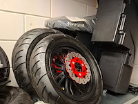 Partij scootmobiel en scooter onderdelen in ca. 4 meter stelling, o.a. sweetrich, volty, e-rex - afbeelding 78 van  101