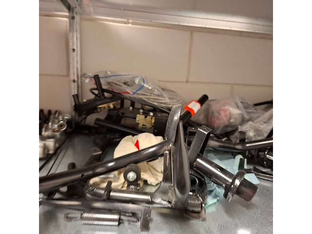 Partij scootmobiel en scooter onderdelen in ca. 4 meter stelling, o.a. sweetrich, volty, e-rex - afbeelding 85 van  101