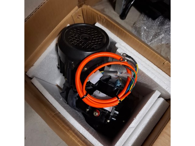 Partij scootmobiel onderdelen , in ca. 3 meter stelling - afbeelding 16 van  47