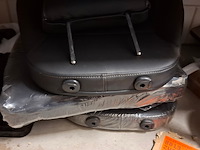Partij scootmobiel onderdelen , in ca. 3 meter stelling - afbeelding 29 van  47