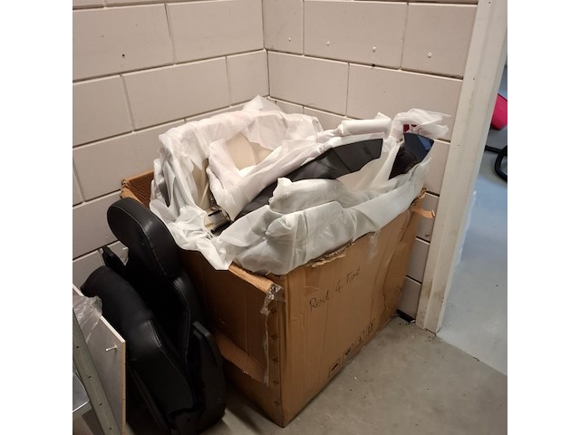 Partij scootmobiel onderdelen , in ca. 3 meter stelling - afbeelding 41 van  47
