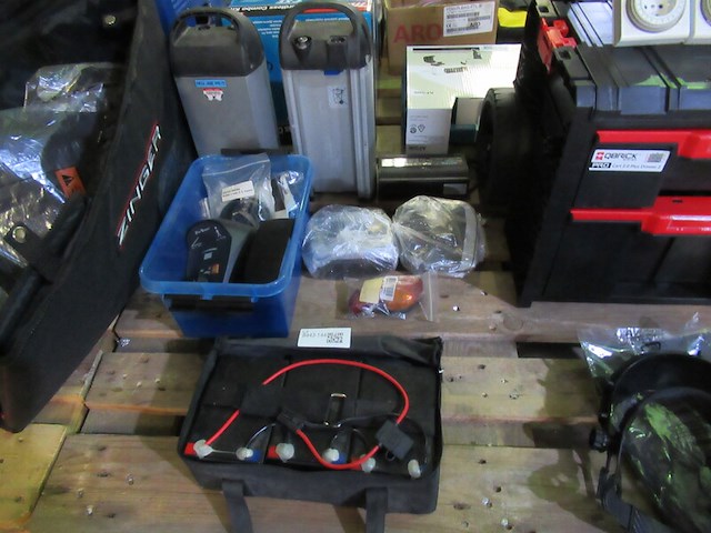 Partij scootmobielonderdelen - afbeelding 1 van  2