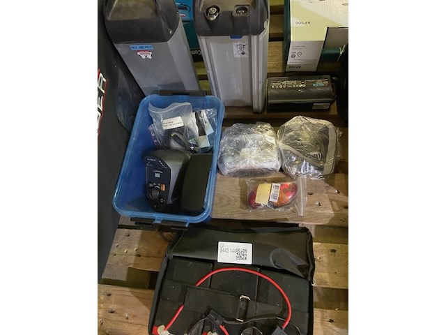 Partij scootmobielonderdelen - afbeelding 2 van  2