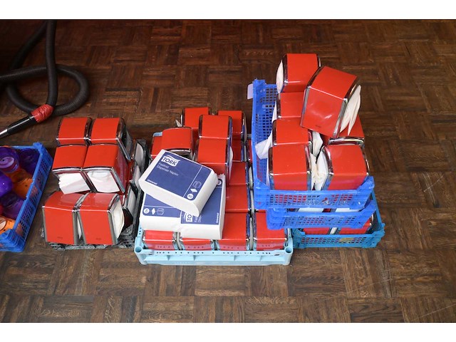 Partij servetdispenser, windlichten en peper&zout sets - afbeelding 3 van  3