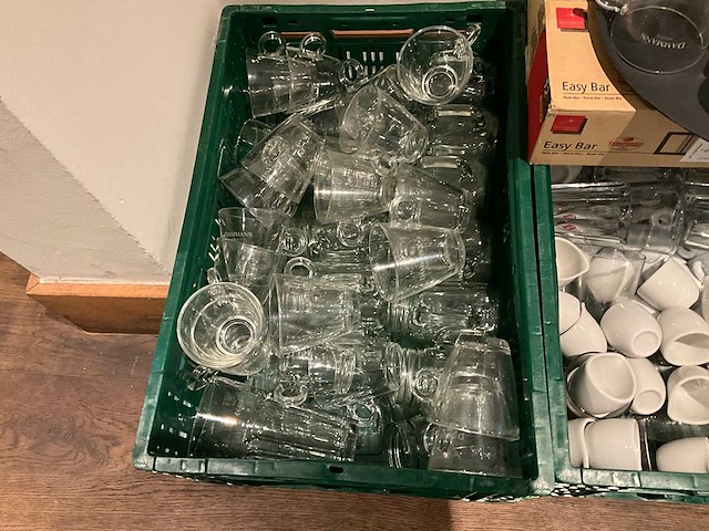 Partij servies en glaswerk voor warme dranken - afbeelding 2 van  6