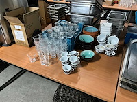 Partij servies en glaswerk - afbeelding 1 van  7