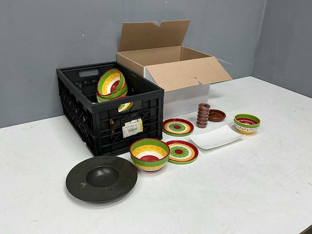 Partij servies en schaaltjes - afbeelding 1 van  9