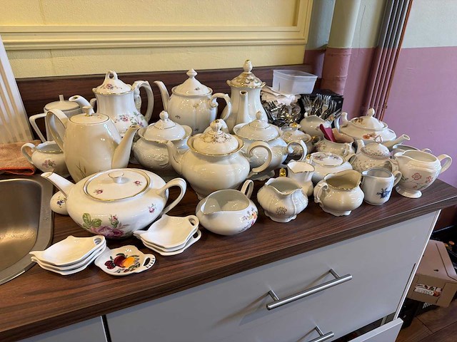 Partij servies, glaswerk - afbeelding 1 van  3