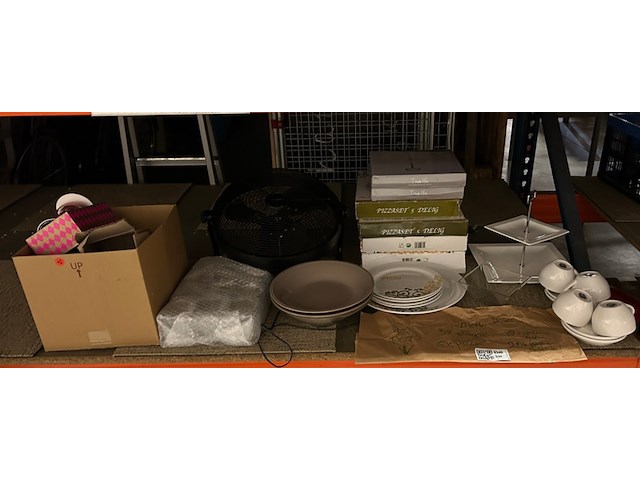 Partij servies + ventilator - afbeelding 1 van  6