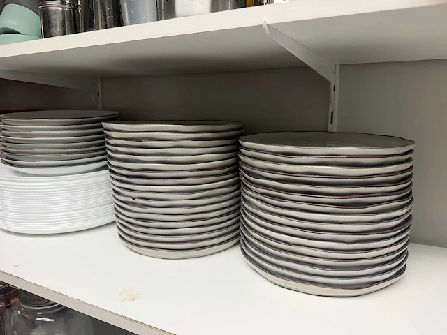 Partij servies w.o. borden en schalen - afbeelding 3 van  12