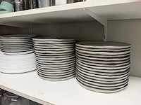 Partij servies w.o. borden en schalen - afbeelding 3 van  12