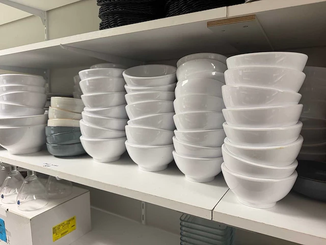 Partij servies w.o. borden en schalen - afbeelding 5 van  12