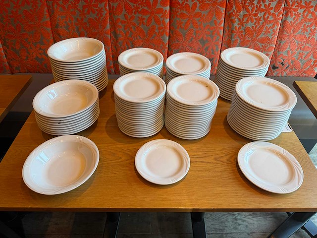 Partij servies - afbeelding 1 van  4