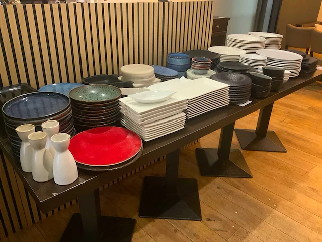 Partij servies - afbeelding 1 van  7