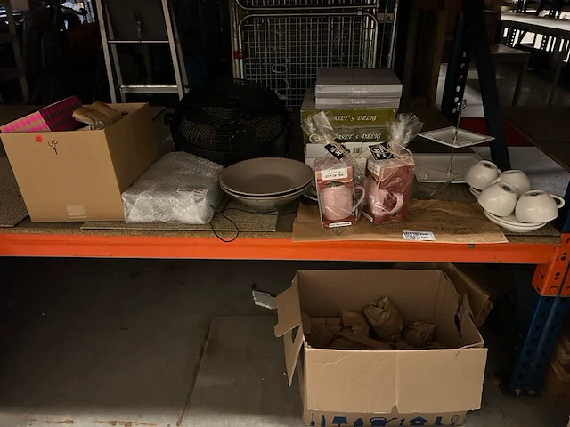 Partij servies - afbeelding 1 van  8