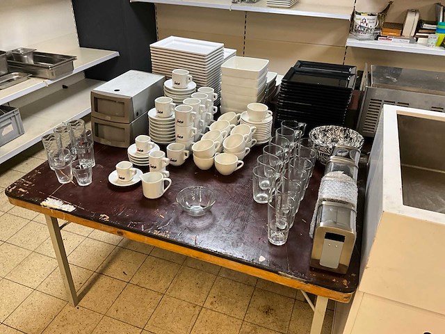 Partij servies - afbeelding 2 van  9