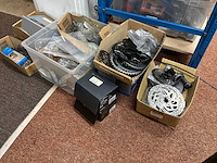 Partij shimano tandwielen, remmen en kettingen - afbeelding 1 van  8